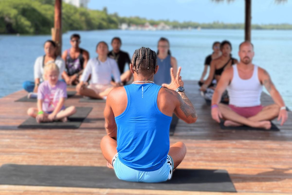 GR Solaris Cancún — Outdoor yoga