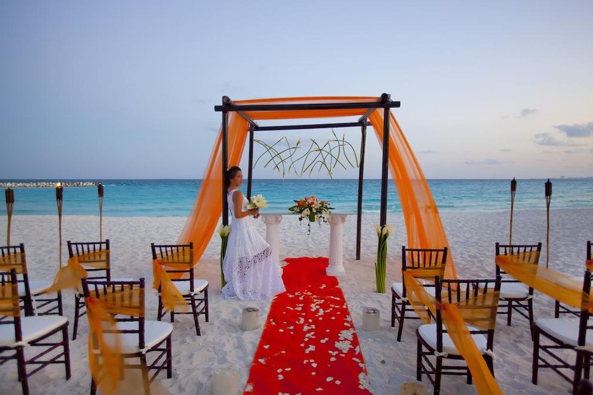 Krystal Cancún — Romantic vibes